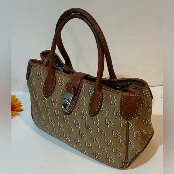 Authentic Dooney & Bourke DB Logo Satchel Classic & Timeless Everyday Bag - Picture 5 of 12